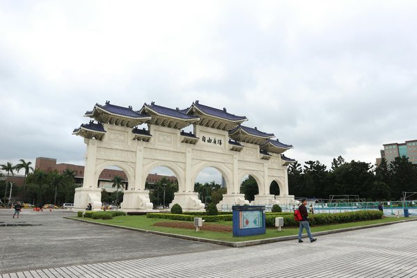 Quels sont les meilleurs itinéraires pour une randonnée dans le parc national de Fiordland, Nouvelle-Zélande ?