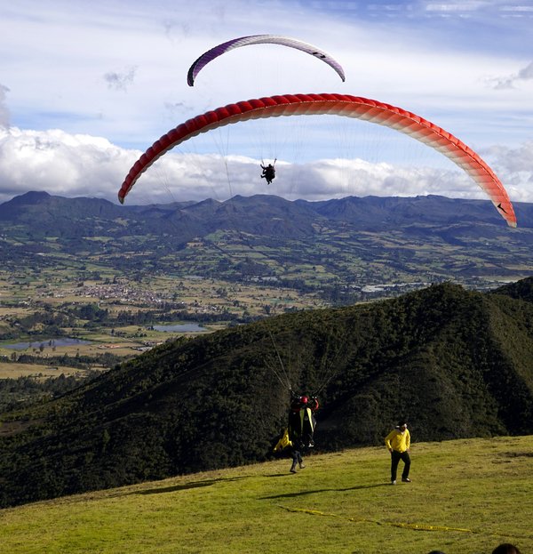 Quels sont les meilleurs spots pour faire du parapente au-dessus des Alpes suisses ?